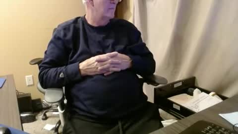 handsome_guy4u online show from March 26, 5:00 am