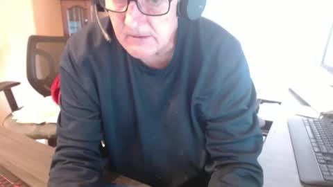 handsome_guy4u online show from April 1, 3:53 pm