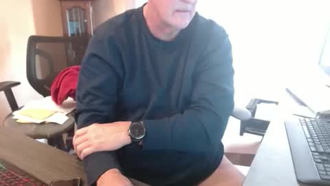 handsome_guy4u online show from April 1, 4:59 pm