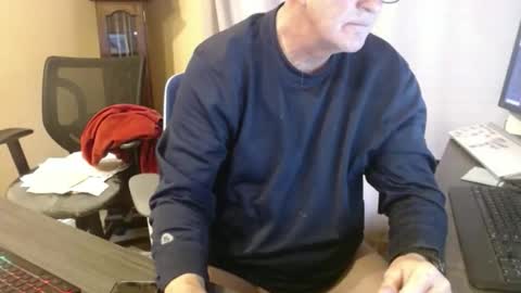 handsome_guy4u online show from April 1, 6:05 pm