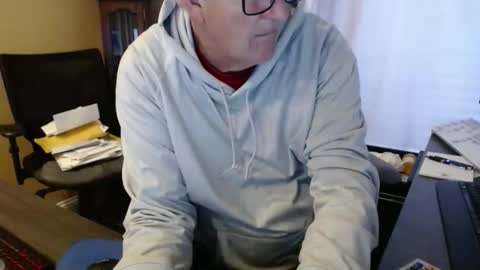 handsome_guy4u online show from April 20, 1:42 pm
