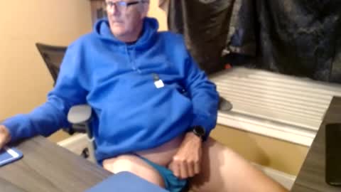 handsome_guy4u online show from August 2, 4:19 am