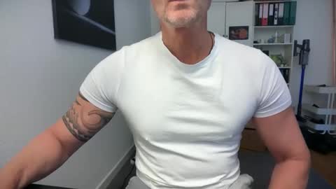 hanky online show from June 11, 8:53 am