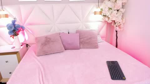 hanna__collins_ online show from August 6, 11:15 pm