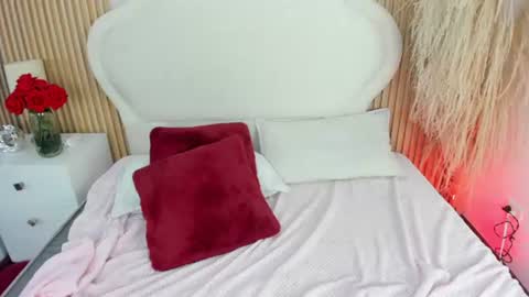hanna__collins_ online show from August 12, 9:39 pm