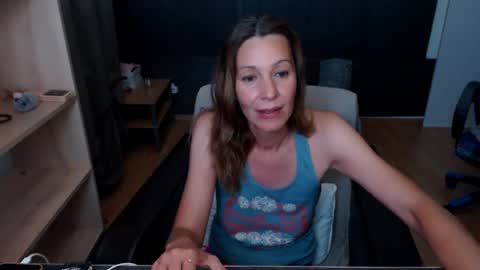 hanna_ha online show from June 25, 8:12 pm