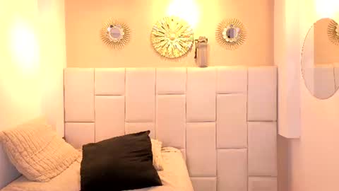 hanna_vic online show from August 12, 12:35 am