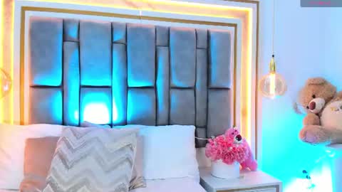 Eliana online show from August 1, 1:33 am