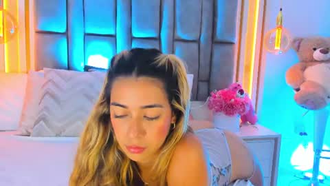 Eliana online show from August 7, 9:26 pm