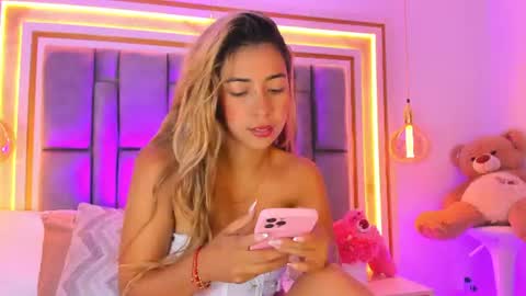 Eliana online show from August 8, 9:59 pm