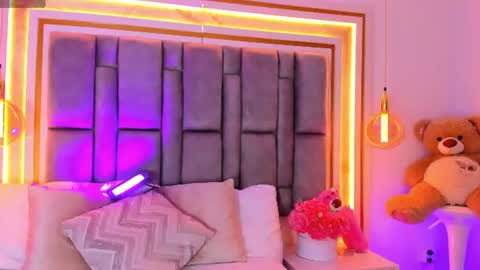Eliana online show from August 12, 12:35 am