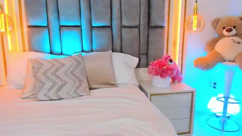 Eliana online show from August 15, 1:31 am