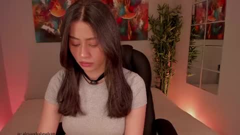 Hannah online show from August 12, 10:23 pm