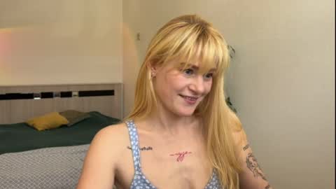 hannah levis  online show from May 19, 9:54 am
