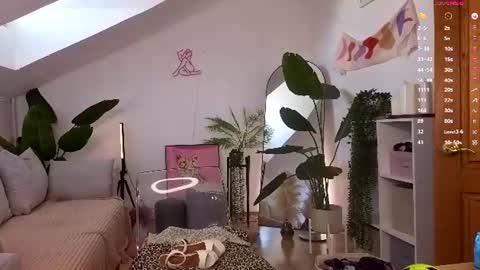 Hannah online show from August 15, 7:34 am