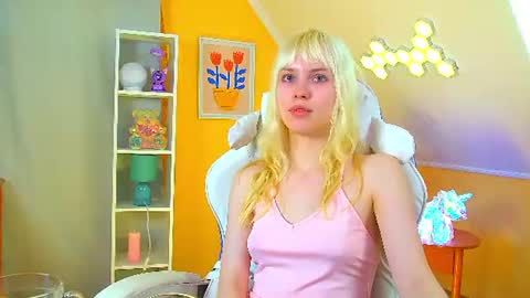 Hannah online show from August 13, 11:35 am