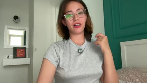 hannahinto online show from August 11, 1:35 pm