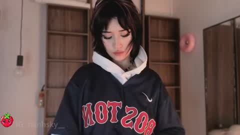 hannahsky_ online show from August 6, 6:29 pm