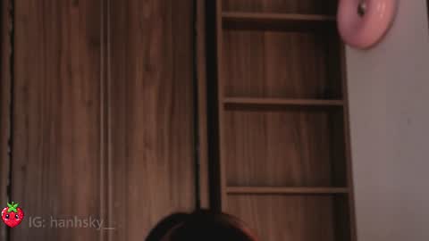 hannahsky_ online show from August 8, 11:43 am
