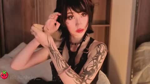 hannahsky_ online show from August 10, 2:07 pm