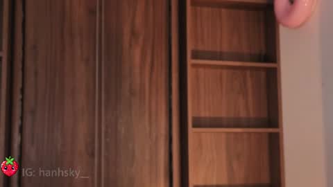 hannahsky_ online show from August 11, 11:56 am
