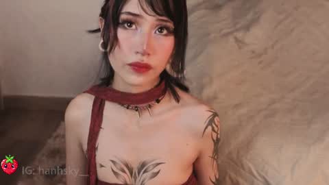 hannahsky_ online show from August 11, 6:32 pm