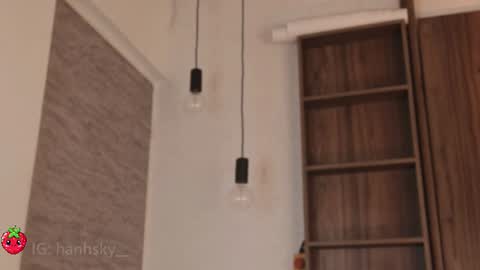 hannahsky_ online show from August 12, 5:26 pm