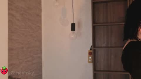 hannahsky_ online show from August 12, 6:32 pm