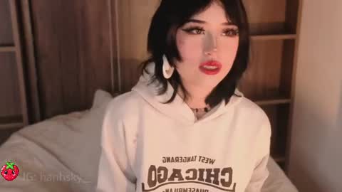 hannahsky_ online show from August 13, 1:03 pm