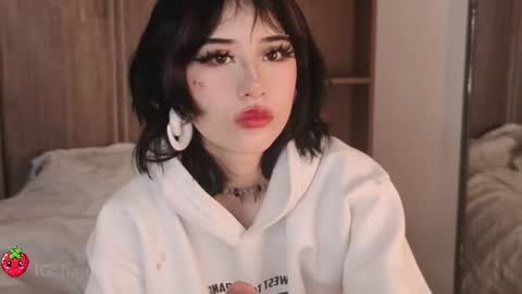 hannahsky_ online show from August 13, 4:21 pm