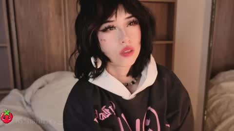 hannahsky_ online show from August 13, 6:33 pm