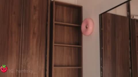 hannahsky_ online show from August 14, 12:09 pm