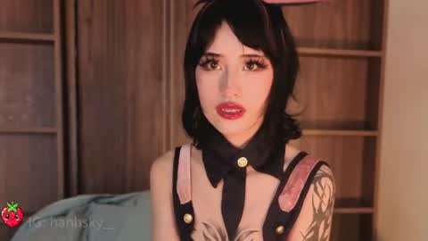 hannahsky_ online show from August 14, 3:26 pm