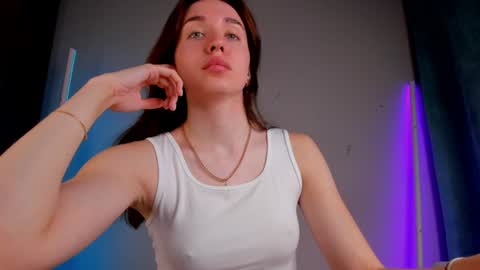 Hannavanilla online show from August 12, 3:42 am
