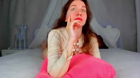 Hannavanilla online show from August 15, 1:31 am
