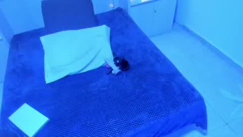 hannyk_ online show from August 2, 4:08 am