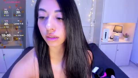 hannyk_ online show from August 6, 8:46 am
