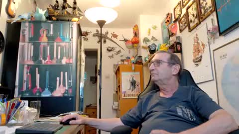 charly online show from August 11, 6:32 pm