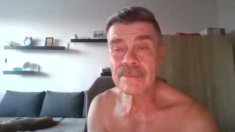 hanzik1954 online show from April 26, 5:31 pm