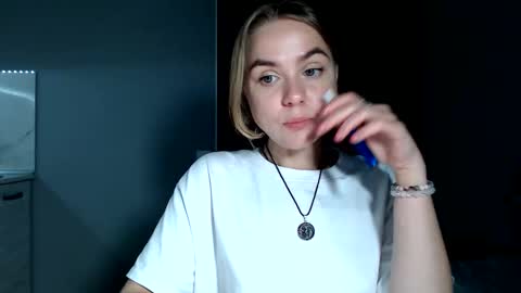 happy_fox_ online show from June 10, 9:32 pm