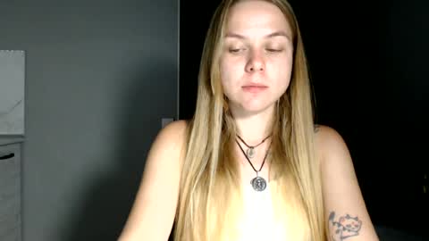 happy_fox_ online show from June 30, 9:16 pm