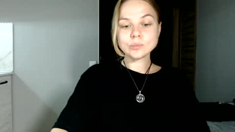 happy_fox_ online show from July 1, 10:55 pm