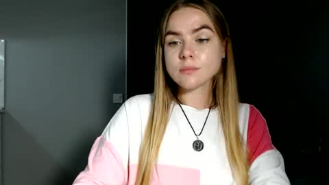 happy_fox_ online show from July 3, 9:28 pm