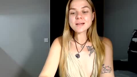 happy_fox_ online show from July 5, 9:51 pm