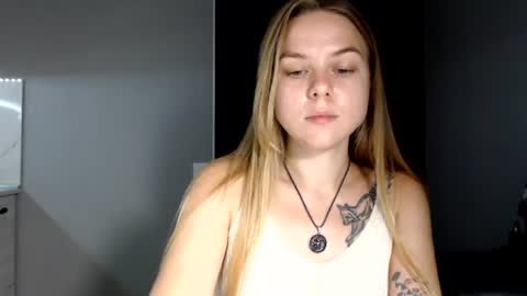 happy_fox_ online show from July 9, 9:31 pm
