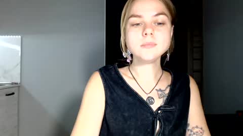 happy_fox_ online show from July 20, 10:24 pm