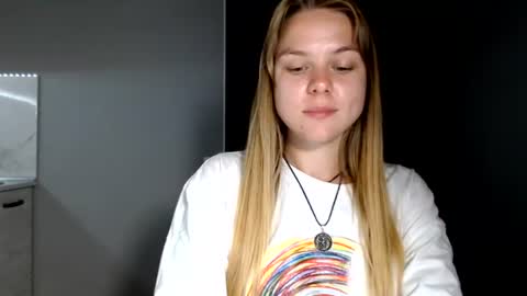 happy_fox_ online show from July 31, 9:42 pm