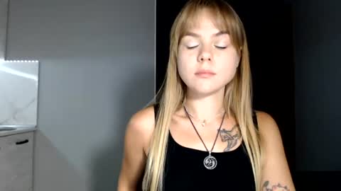 happy_fox_ online show from August 5, 9:13 pm