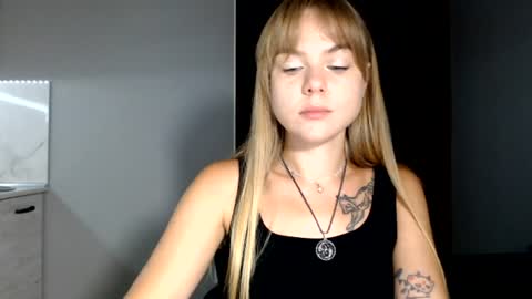 happy_fox_ online show from August 5, 10:30 pm