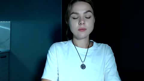 happy_fox_ online show from August 13, 10:46 pm